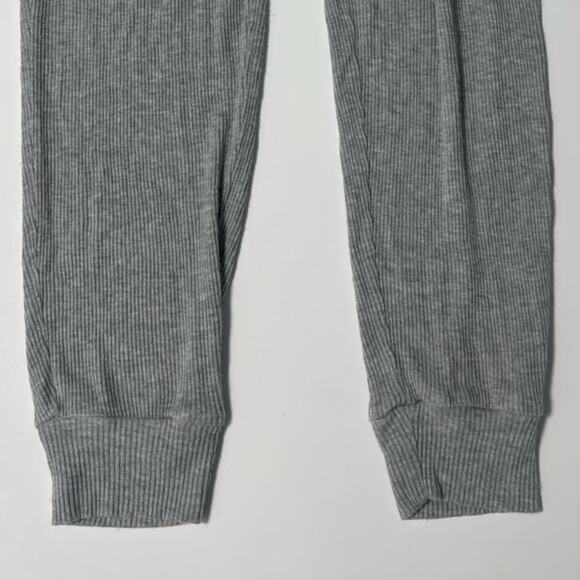 Alo Yoga Ribbed Jogger - Picture 6 of 8